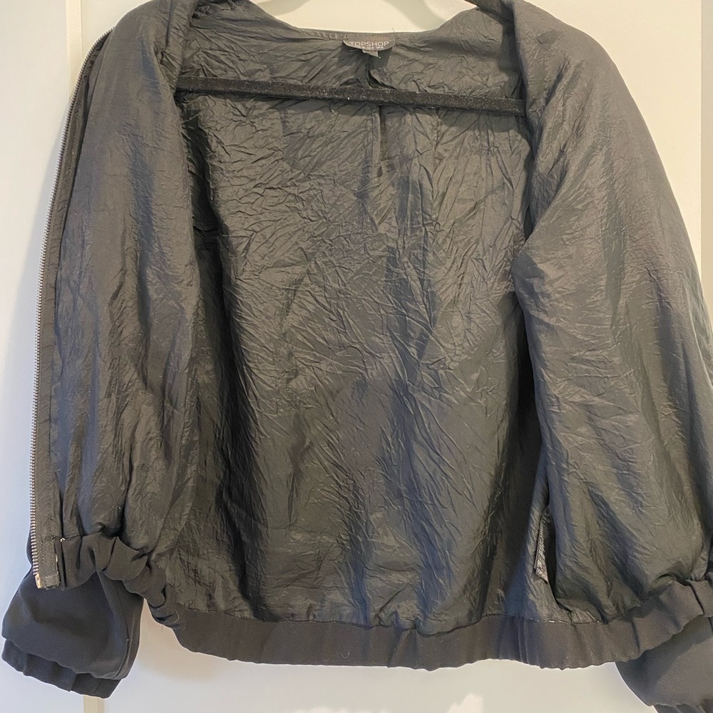 NWOT-Topshop Black Polyester Full Zip Lightweight bomber jacket w/pockets Size 4 - Picture 4 of 5